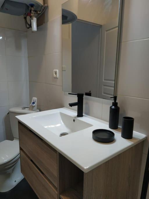 Appartement Avec Balcon, Bord Du Canal, Wifi. Narbonne Bagian luar foto
